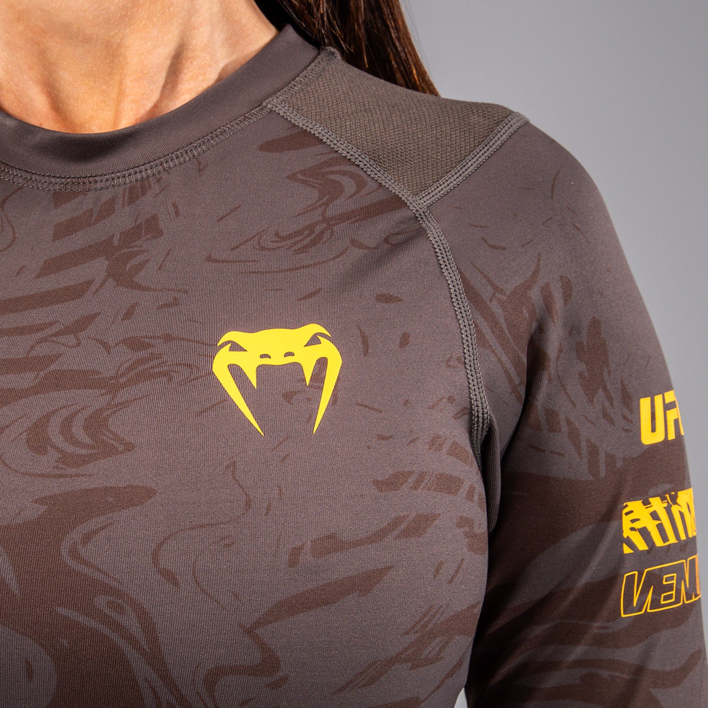 Rashguard Performance à Manches Longues pour Femmes UFC Fusion by Venum Fight Week - Marron Terrestre - product-type_T-Shirts de Compression