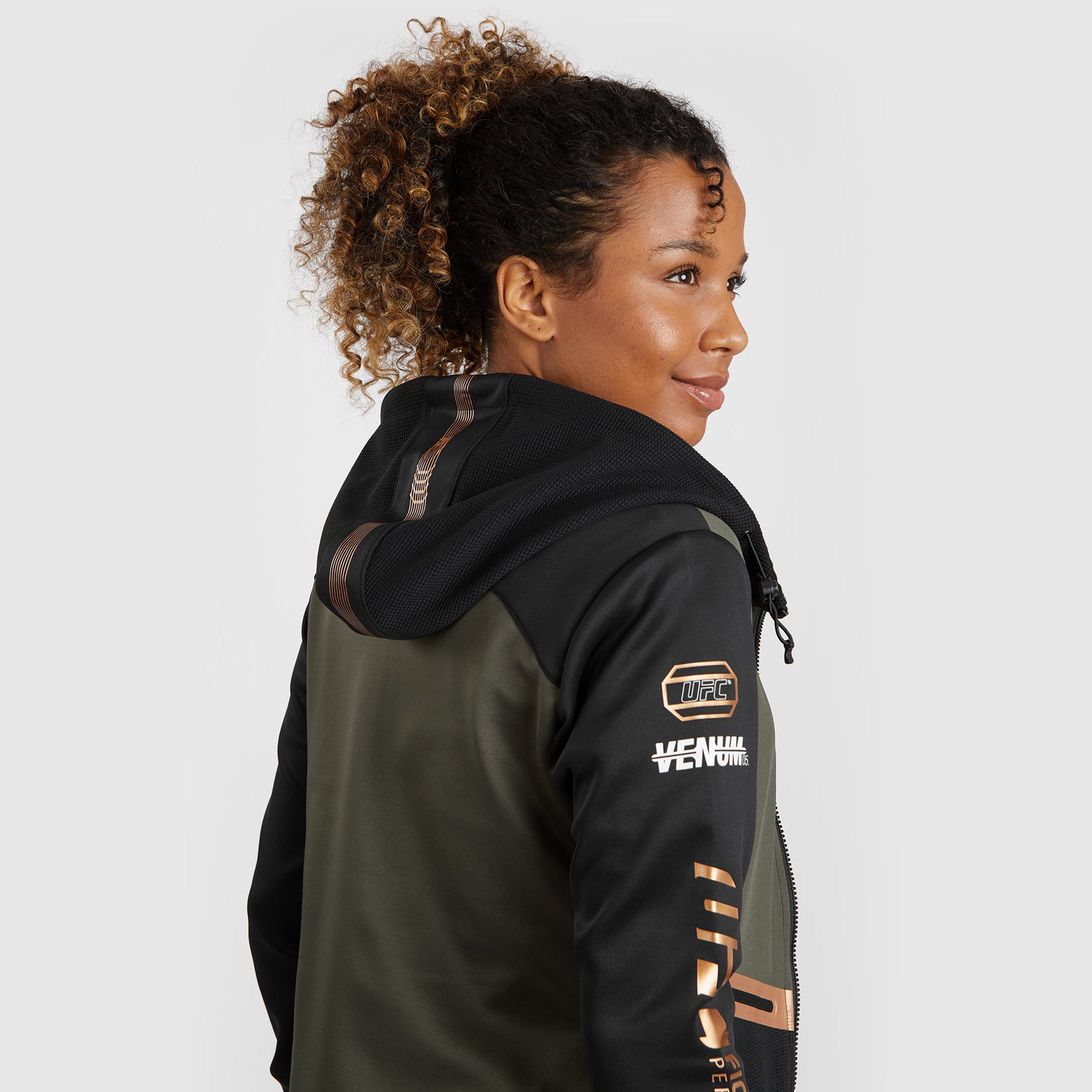 Sweatshirt zippé à capuche pour Femmes UFC Adrenaline by Venum Fight Week - Kaki/Bronze - product-type_Vestes