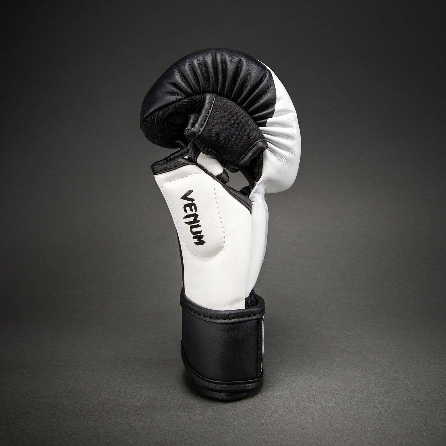 Gants de Sparring Venum Attack 2.0 – Noir/Blanc