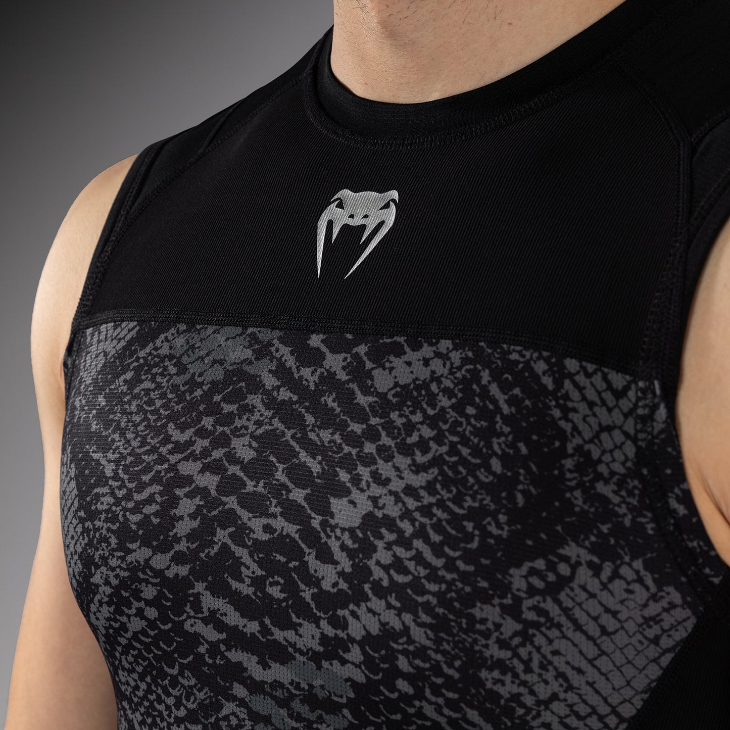 Rashguard Sans Manches Venum G-Fit Scales – Noir/Gris Charbon