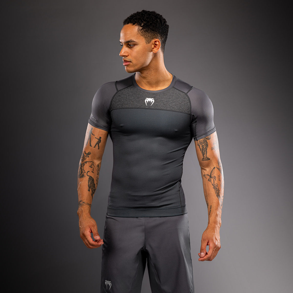 Rashguard manches courtes Venum G-Fit Scale - Gris