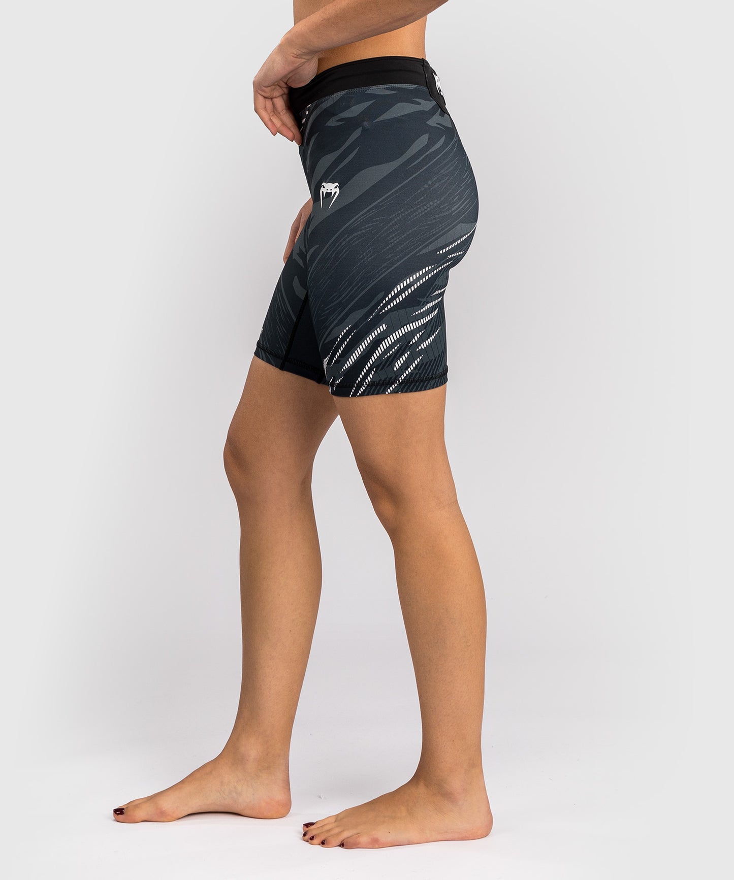 Short de compression pour Femmes UFC Fusion by Venum Authentic Fight Night - Coupe Longue - Noir - product-type_Shorts de compression