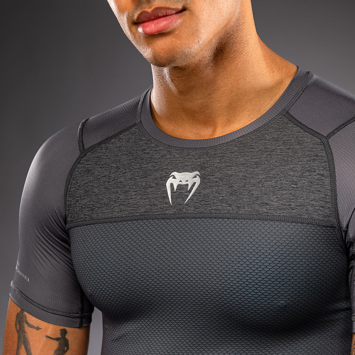 Rashguard manches courtes Venum G-Fit Scale - Gris