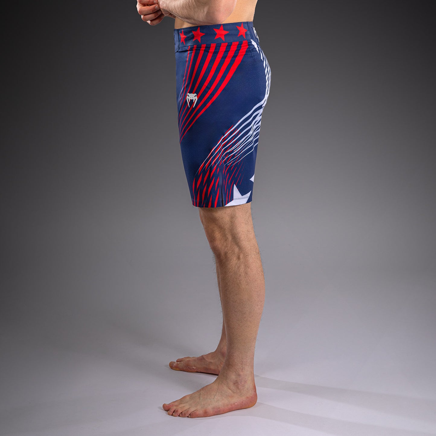 Official UFC Freedom 250 by Venum Authentic Fight Night Short de combat coupe longue pour homme - Bleu - product-type_Shorts de MMA