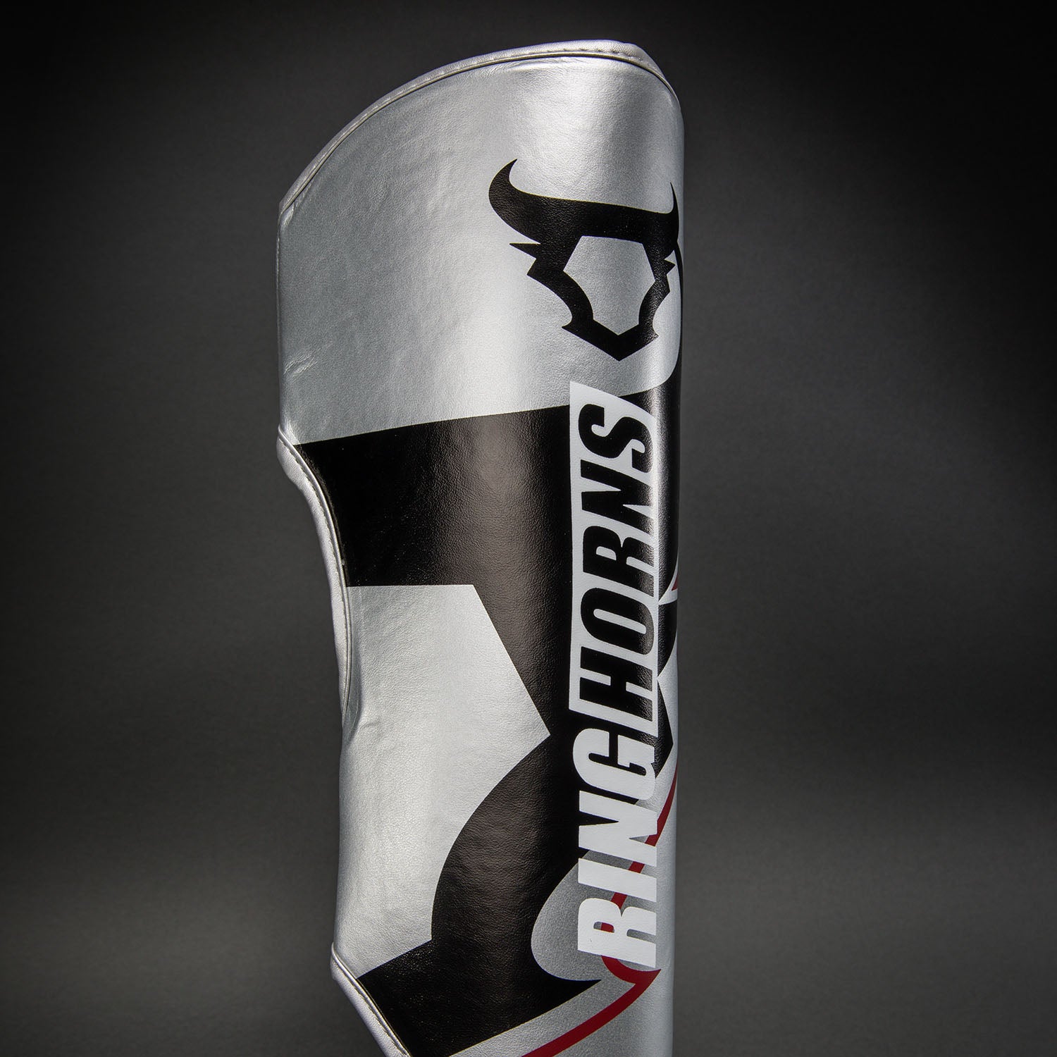Protège-tibias Ringhorns Charger by Venum – Argent/Noir - product-type_Protège-tibias