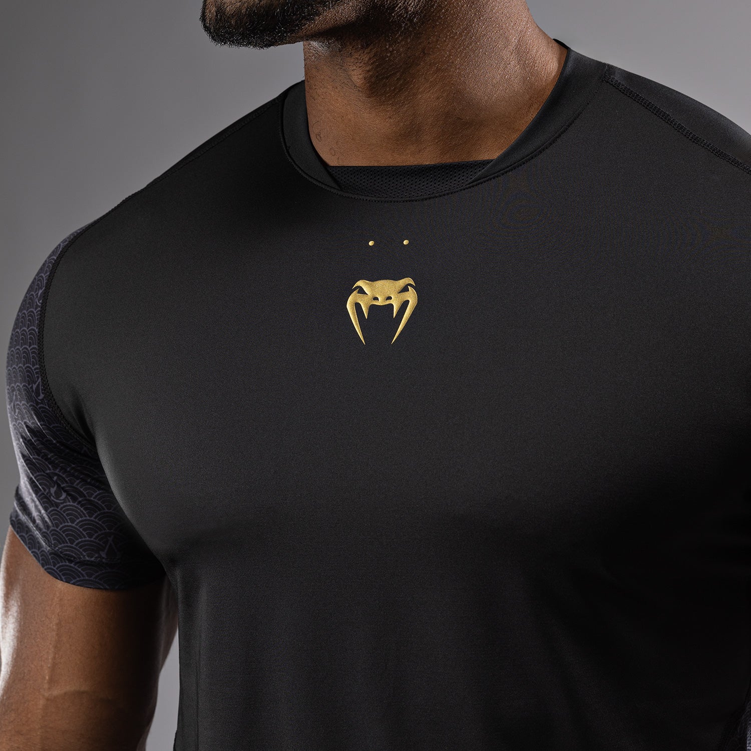 T-shirt Dry-tech Venum x Assassin’s Creed Shadows - Or Noir - product-type_T-Shirts Dry Tech