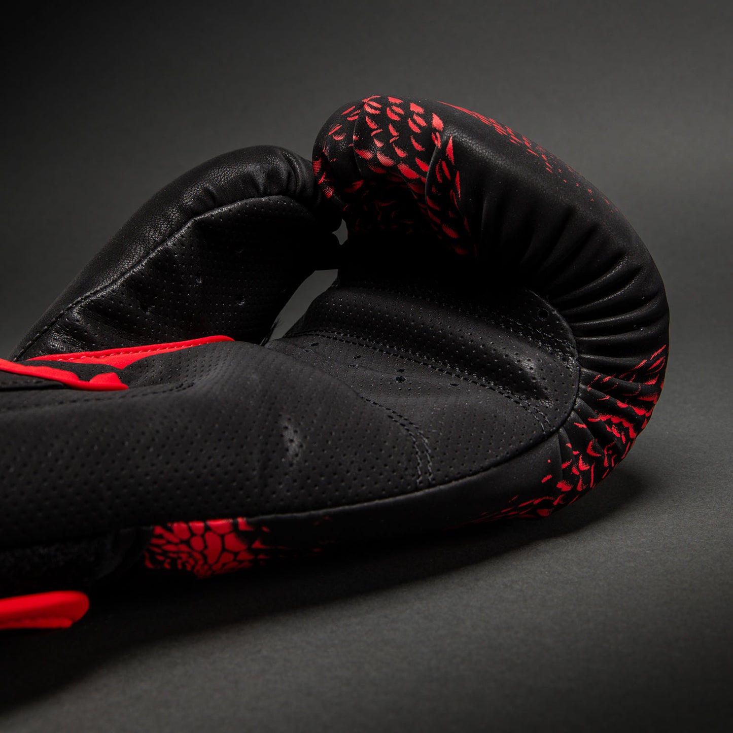 Gants de Boxe Venum Matupa - Noir/Rouge/Argent - product-type_Gants de boxe