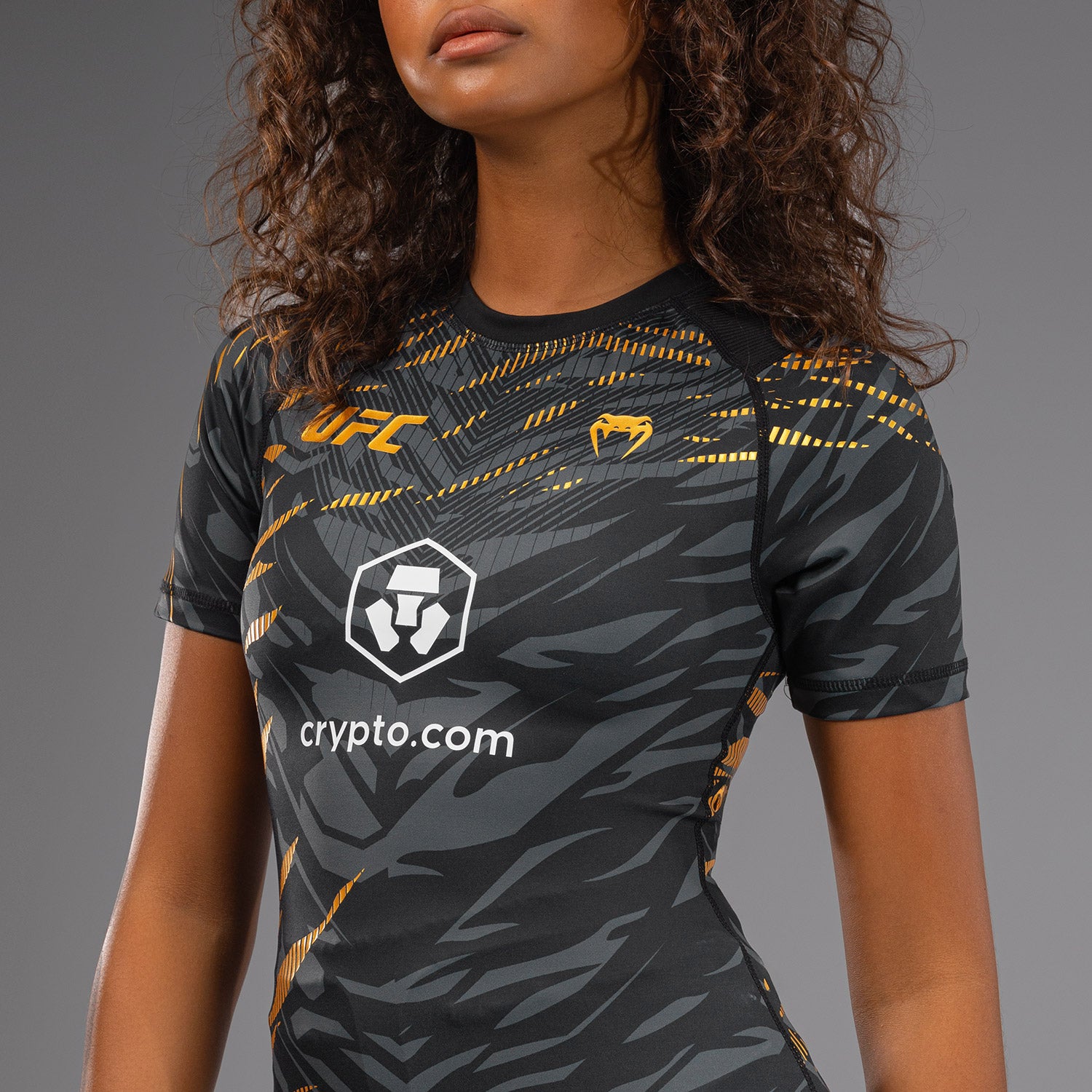 Rashguard Performance à Manches Courtes pour Femmes UFC Fusion by Venum Authentic Fight Night - Champion - product-type_T-Shirts de Compression