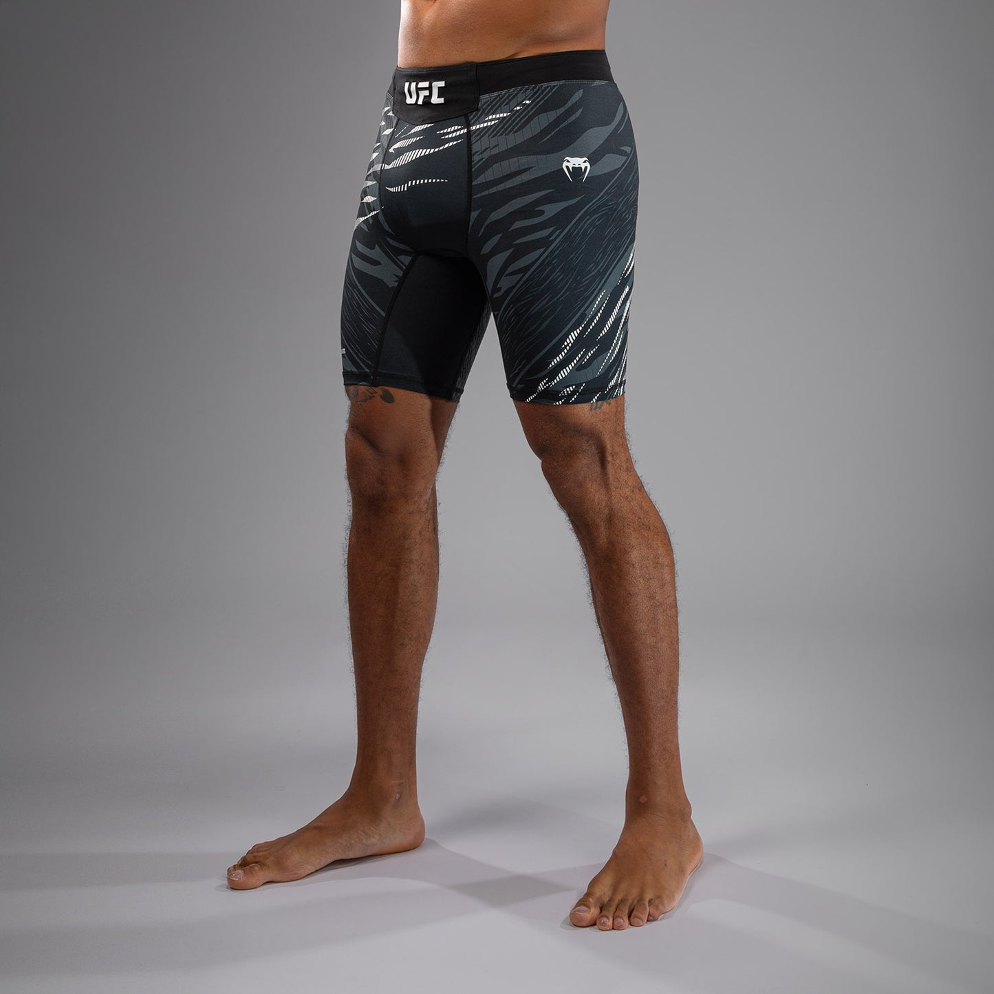 Shorts Vale Tudo pour Hommes UFC Fusion by Venum Personnalisé Authentic Fight Night - Noir - product-type_Shorts de MMA