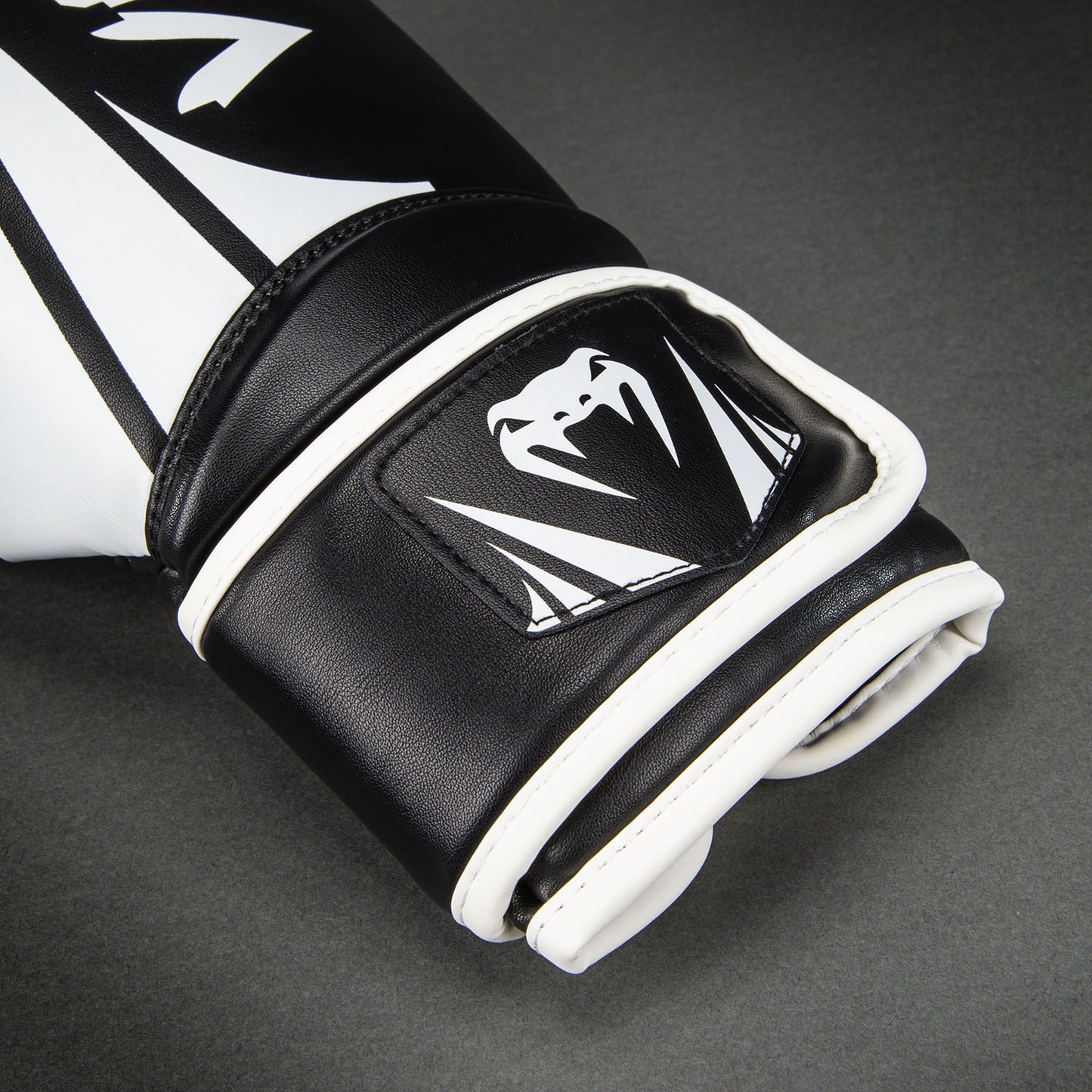 Gants de Boxe Venum Challenger 2.5 – Noir/Blanc - product-type_Gants de boxe