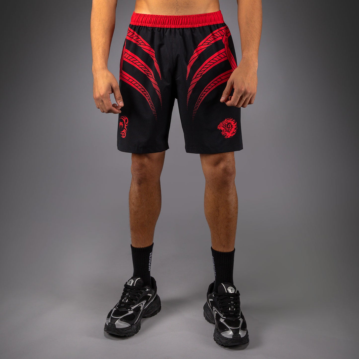 Short d'entraînement Venum x Mike Tyson Tiger - Noir Profond/Rouge Intense