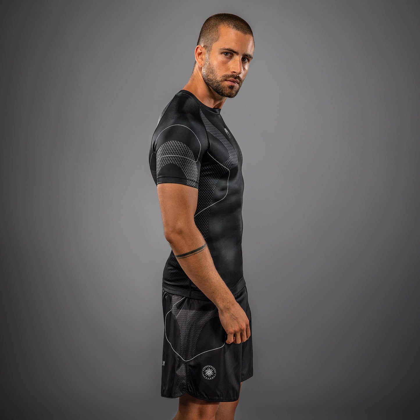 Rashguard Manches Courtes Venum Nexus – Noir/Argent