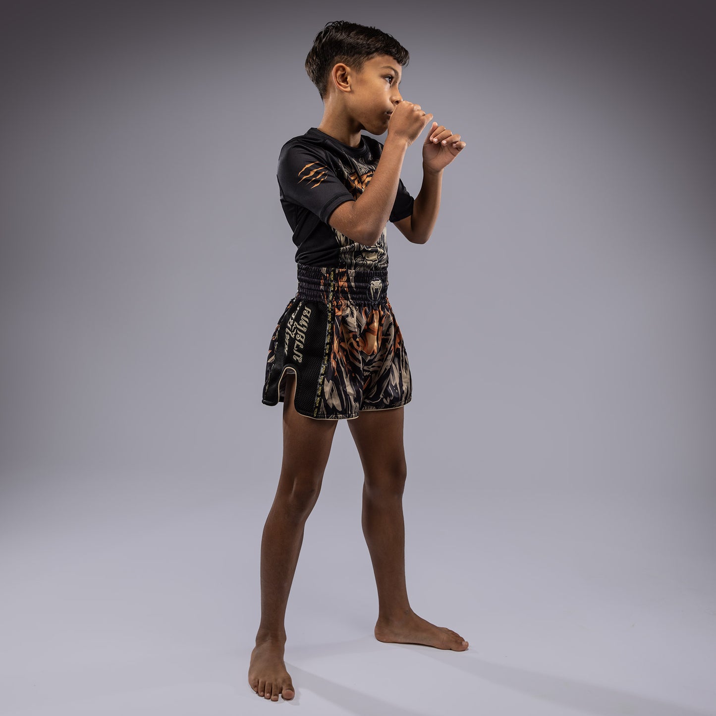 Short Muay Thai Venum Tiger pour Enfants - Noir/Orange Néon - product-type_Shorts de Muay Thai