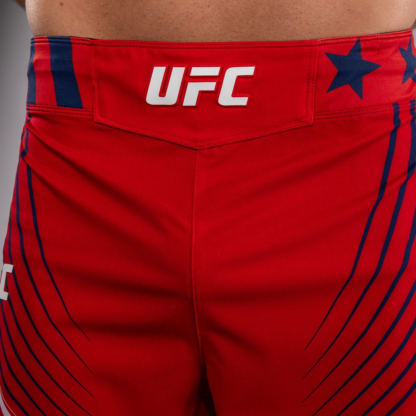 Official UFC Freedom 250 by Venum Authentic Fight Night Short de combat coupe courte pour homme - Rouge - product-type_Shorts de MMA