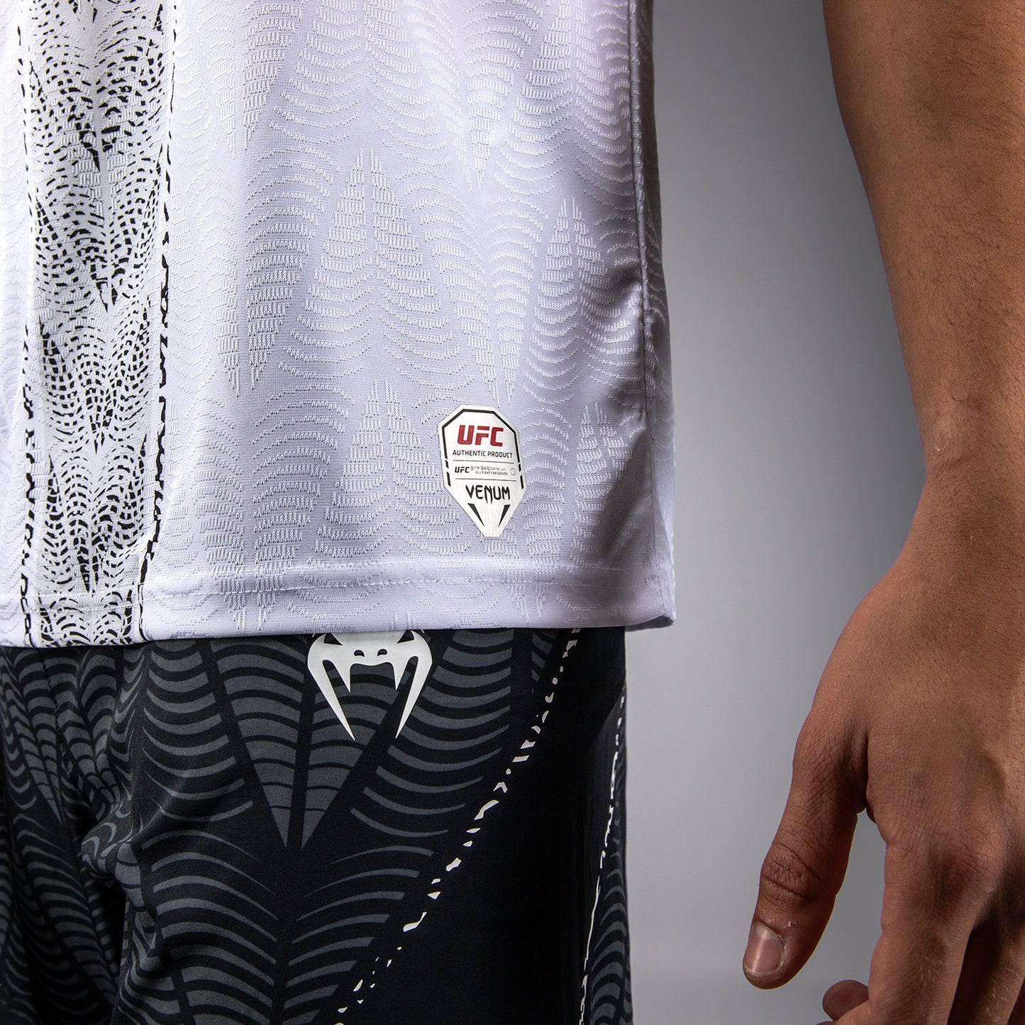 Maillot Officiel Walkout Homme Personnalisé UFC Zenith by Venum Authentic Fight Night - Blanc