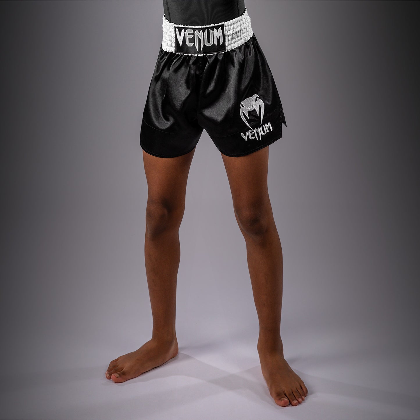Short de Muay Thaï Venum Classic pour Enfant – Noir/Blanc - product-type_Shorts de Muay Thai