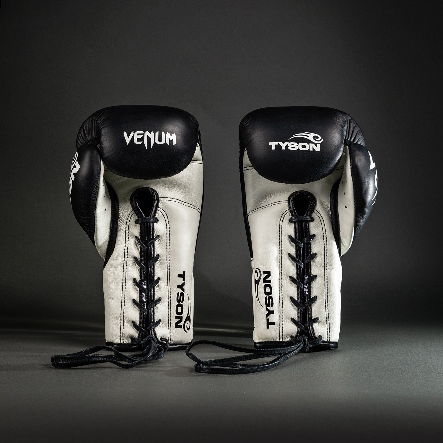 Gants De Boxe Boxing Gloves Noir et vert VENUM Gants De Boxe Boxing Gloves Noir et vert VENUM