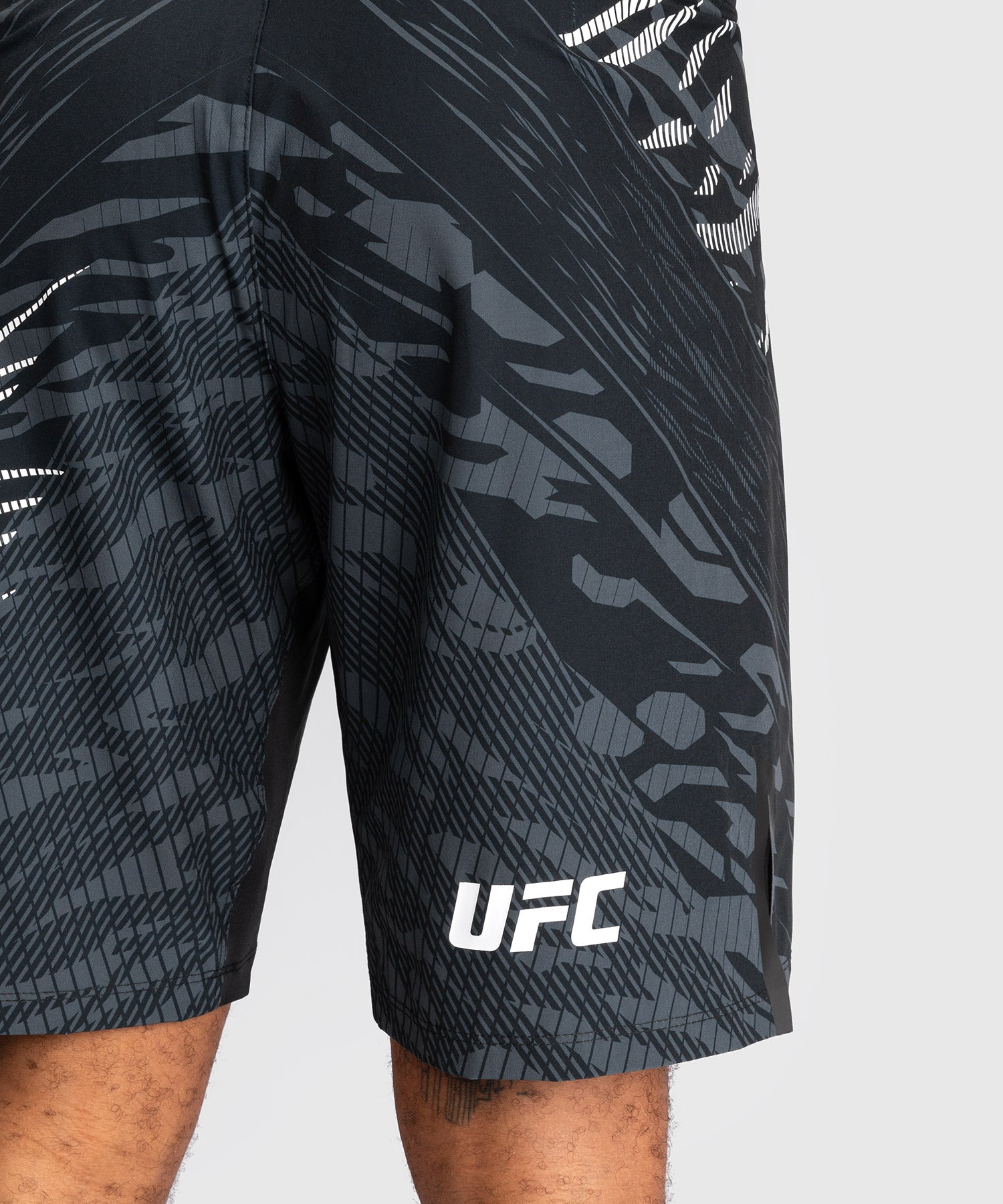 Shorts de Combat pour Hommes UFC Fusion by Venum Authentic Fight Night - Coupe Longue - Noir - product-type_Shorts de MMA
