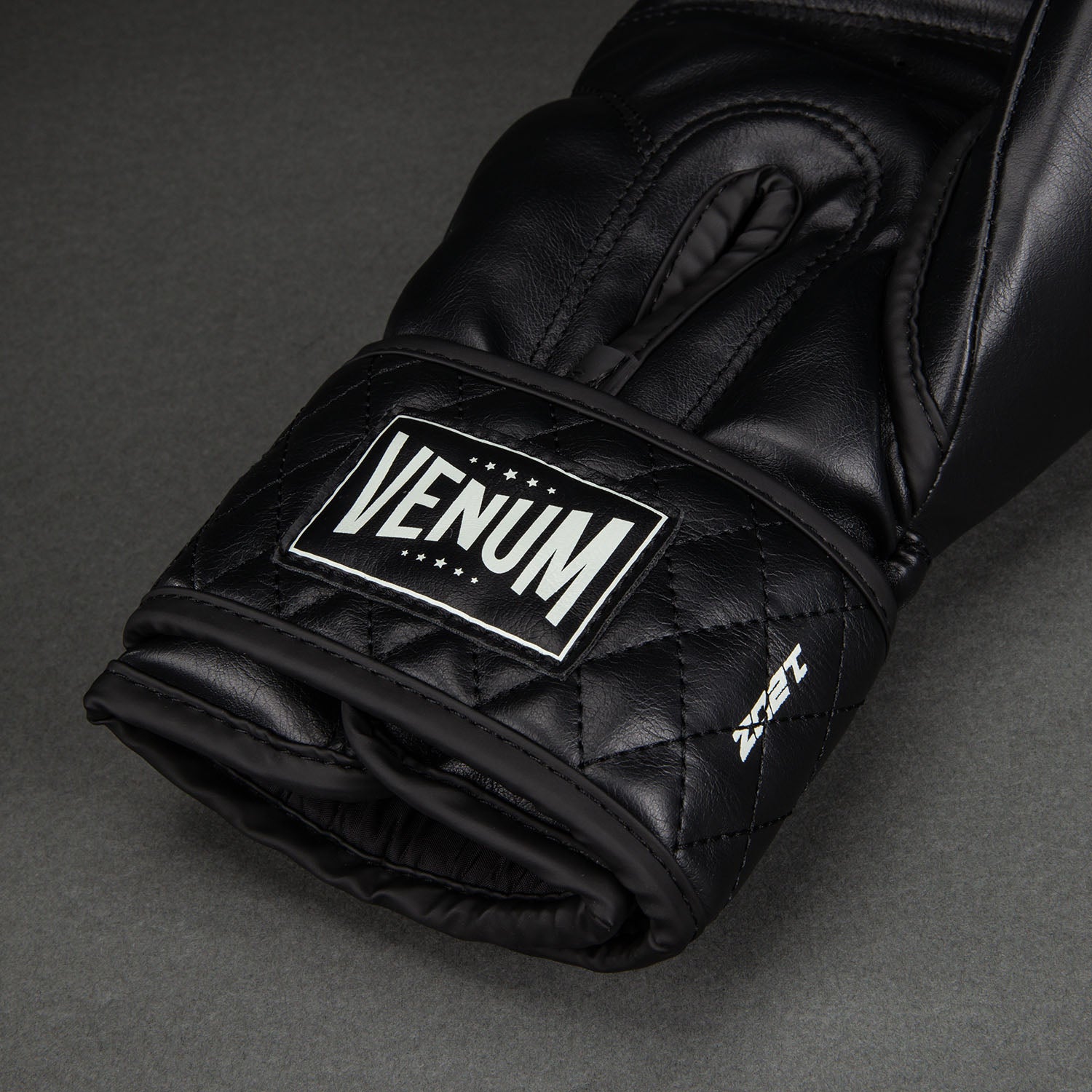 Gants de Boxe Venum Impact Classic - Noir - product-type_Gants de boxe