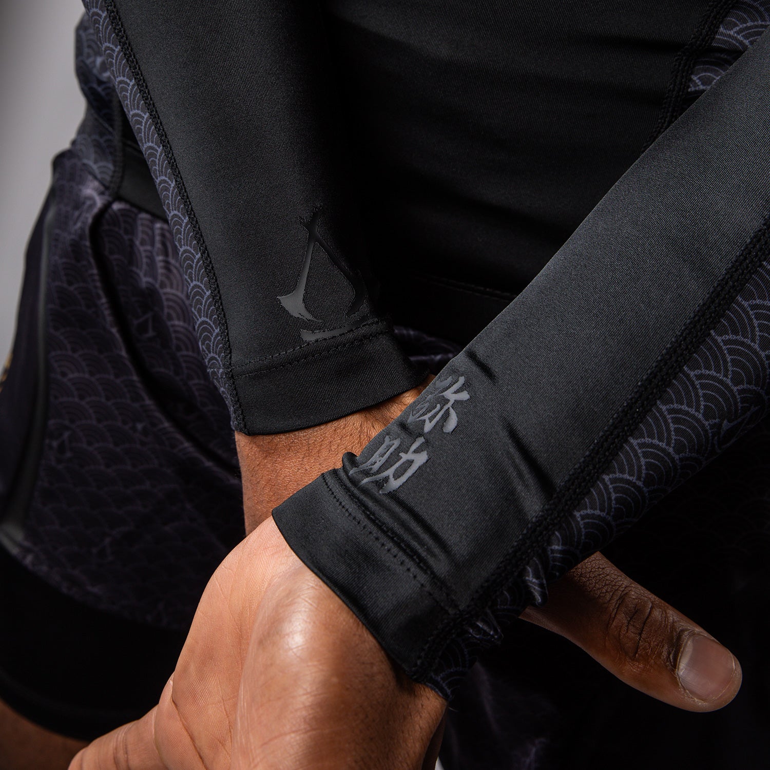 Rashguard Manches Longues Venum x Assassin's Creed Shadows - Noir - product-type_T-Shirts de Compression