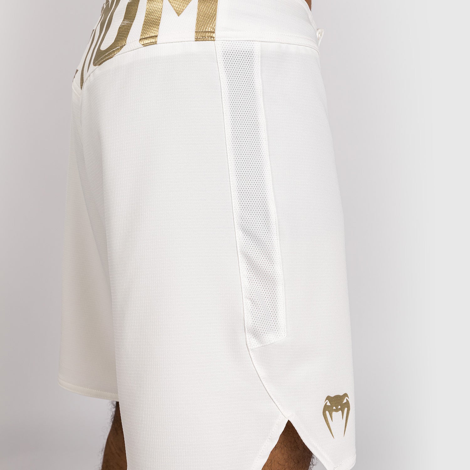 Shorts de combat Venum Light 5.0 - Blanc/Or - product-type_Shorts de MMA
