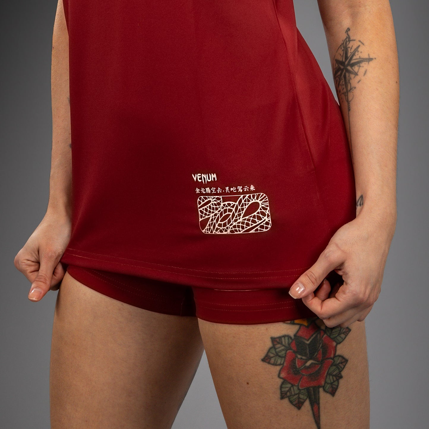 T-shirt Dry-Tech pour Femmes Venum Serpenti – Bordeaux/Ivoire - product-type_T-Shirts Dry Tech