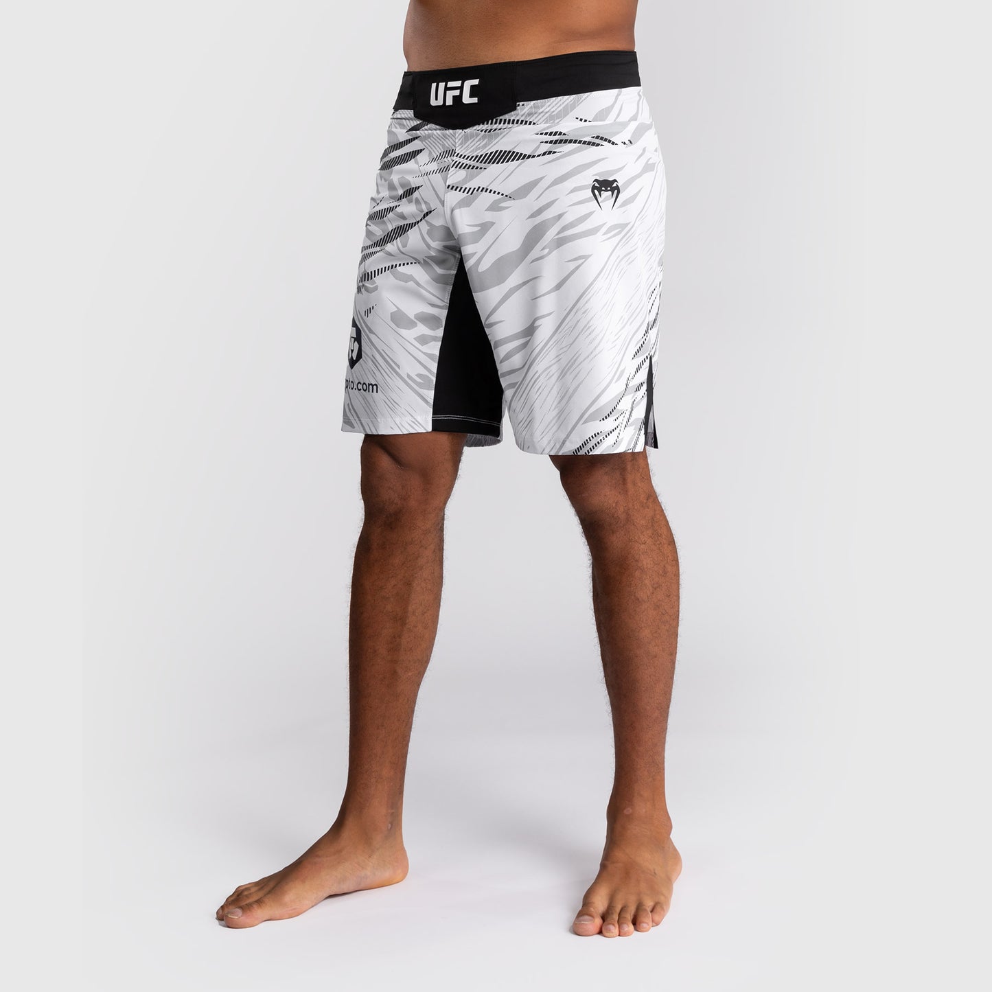 Shorts de Combat pour Hommes UFC Fusion by Venum Personnalisé Authentic Fight Night - Coupe Longue - Blanc - product-type_Shorts de MMA