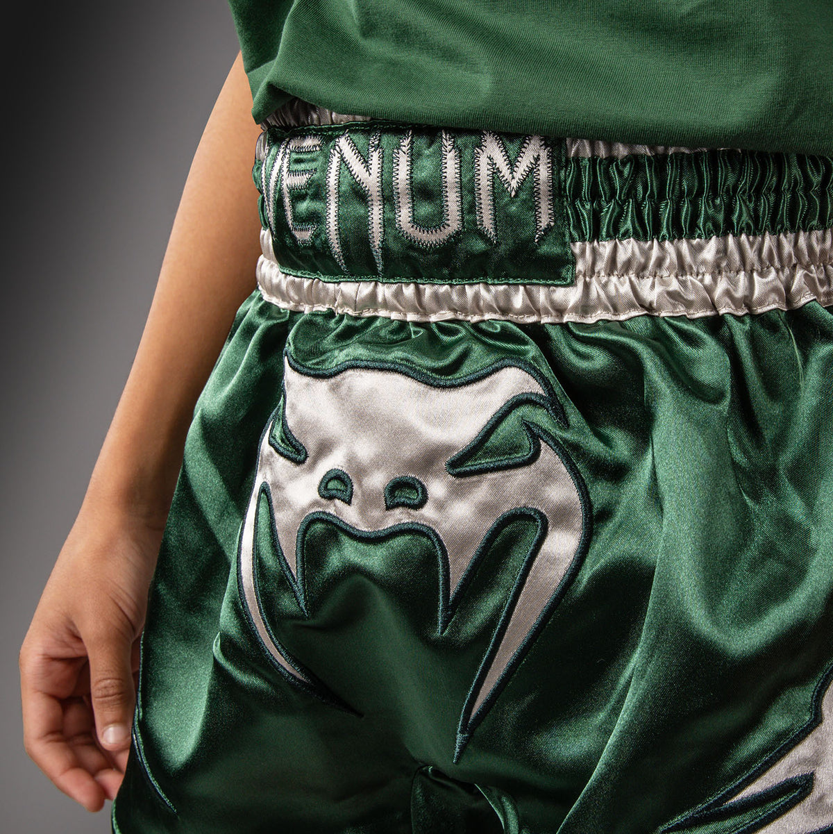 Short de Muay Thaï Venum Inferno – Vert Forêt/ Blanc Cassé - product-type_Shorts de Muay Thai