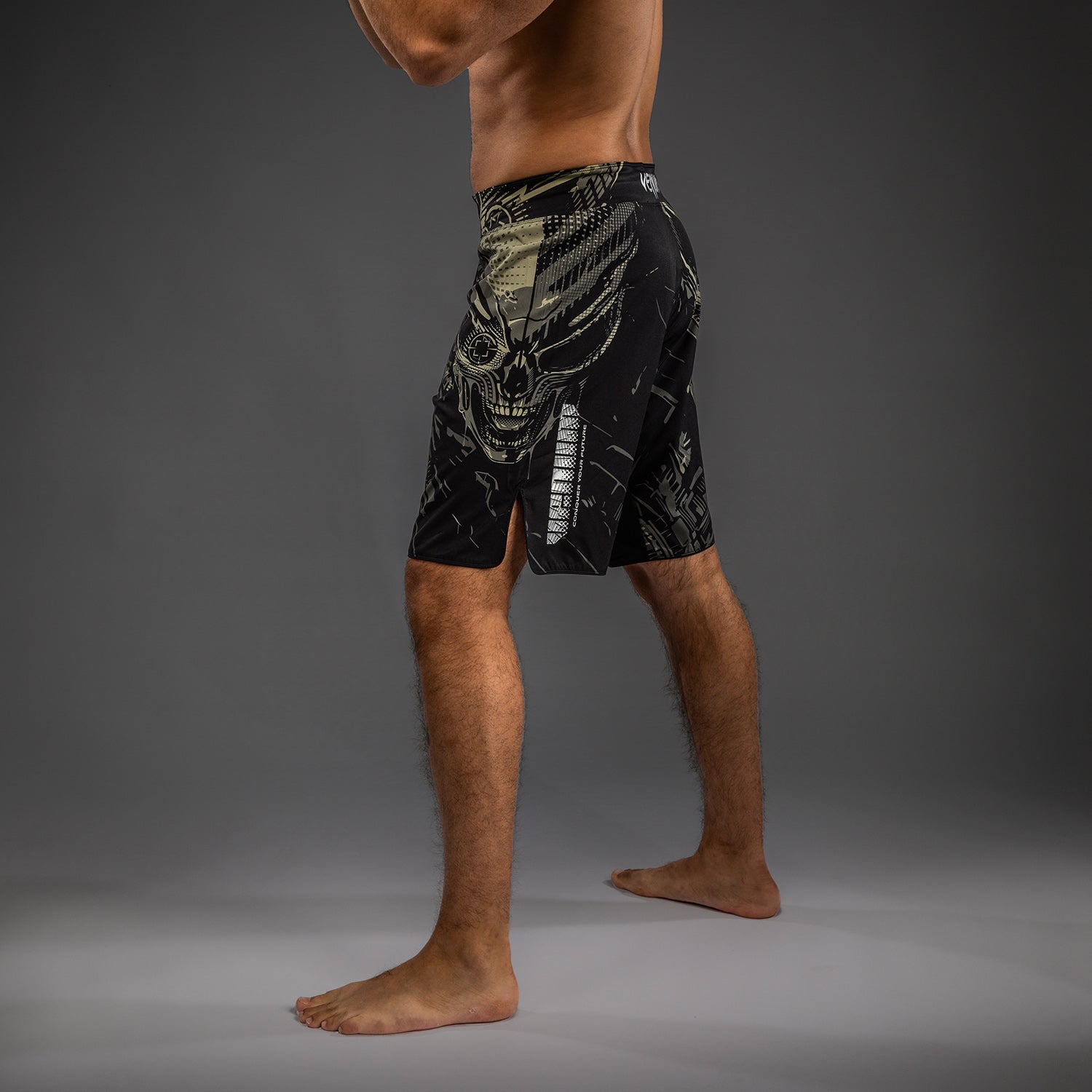 Short de combat Venum Invader - Noir/Sable - product-type_Shorts de MMA