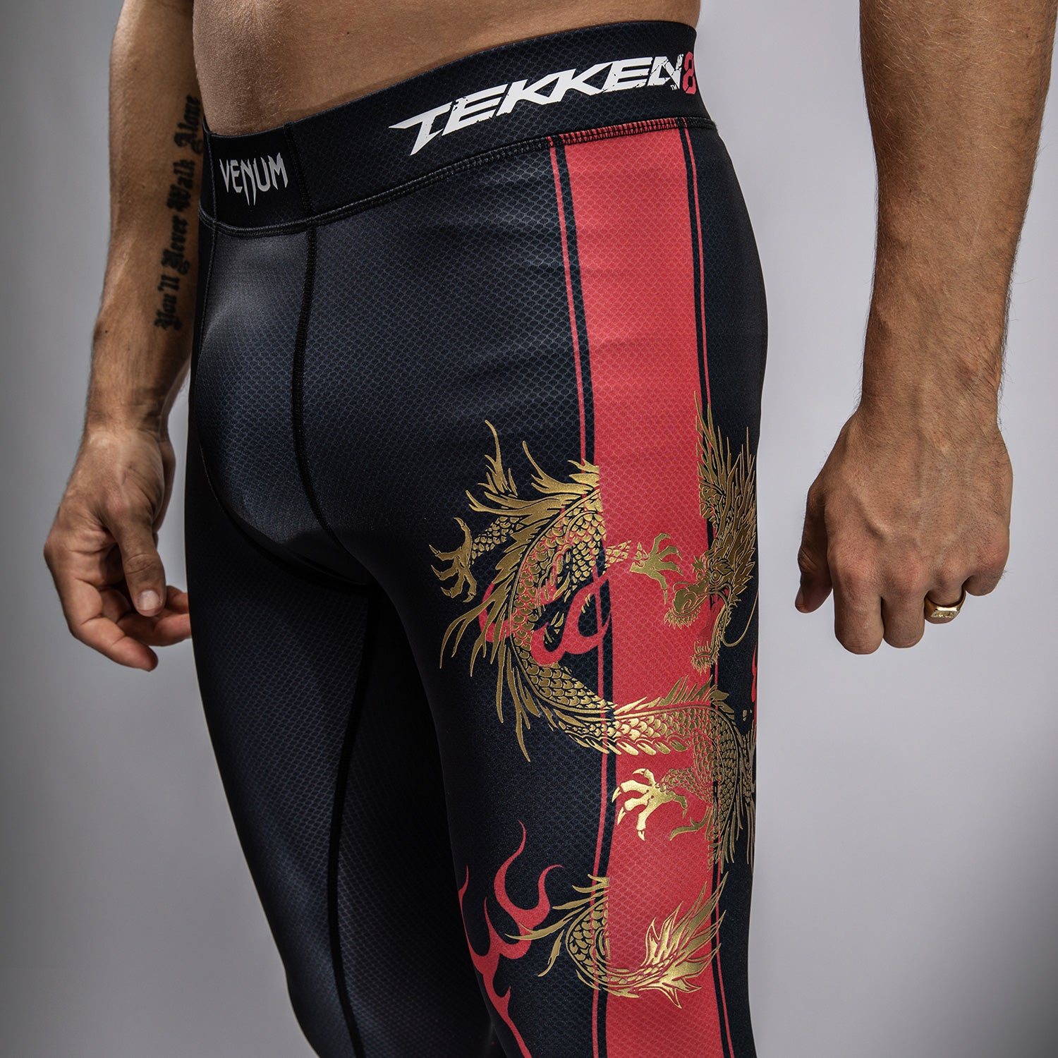 Pantalon de compression Venum x TEKKEN 8 - Marshall Law - Noir/Rouge/Or - product-type_Pantalons de Compression