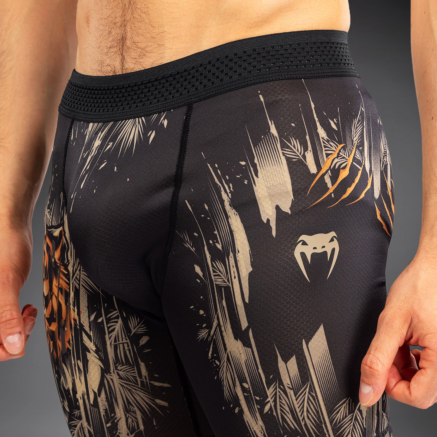 Short de compression Venum Tiger pour Hommes - Noir/Orange Néon - product-type_Shorts de compression