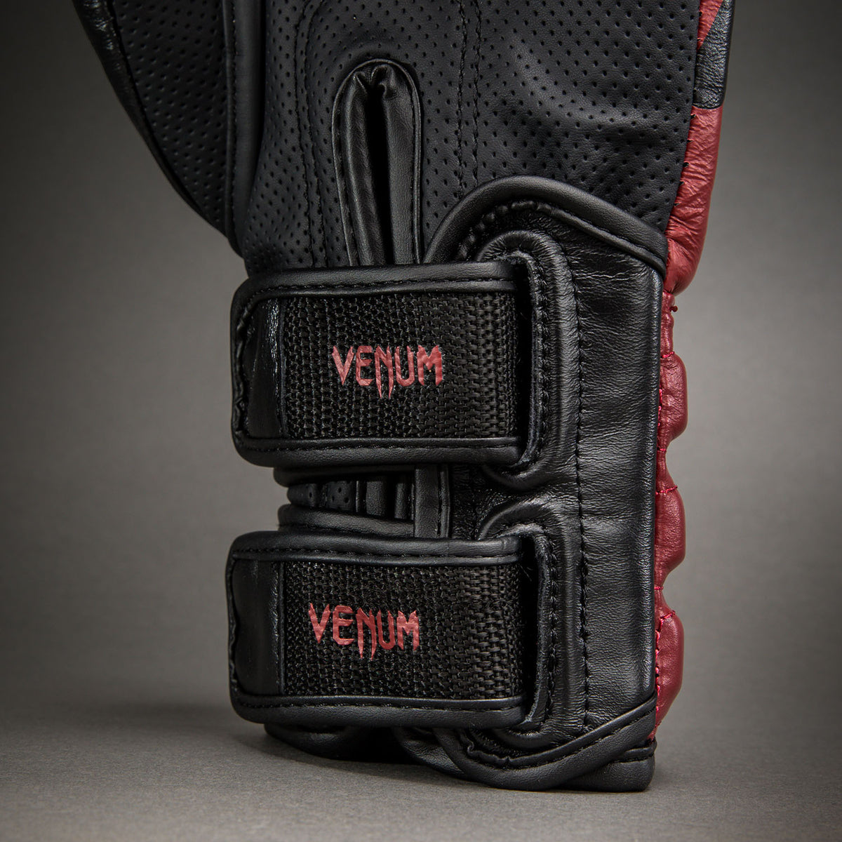 Gants de Boxe Venum Reverso – Noir/Rouge
