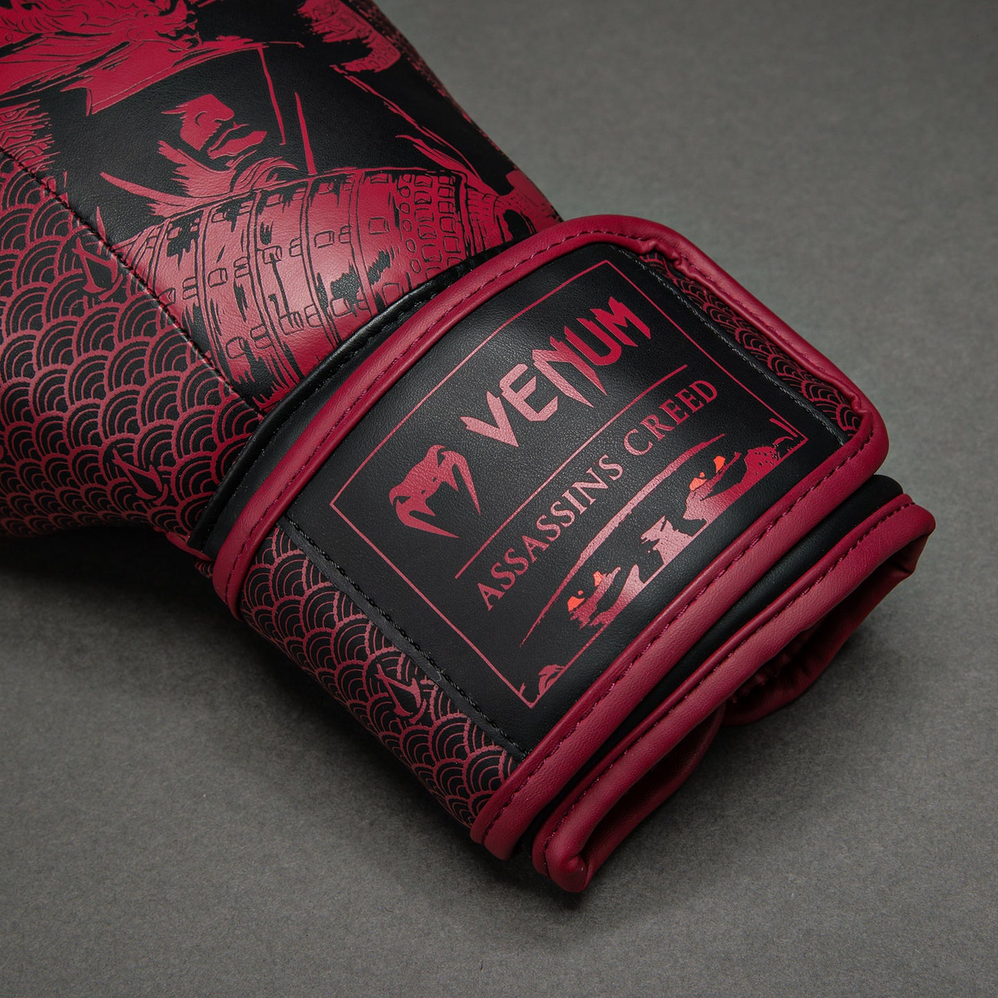 Gants de boxe Venum x Assassin's Creed Shadows - Bordeaux/Noir - product-type_Gants de boxe