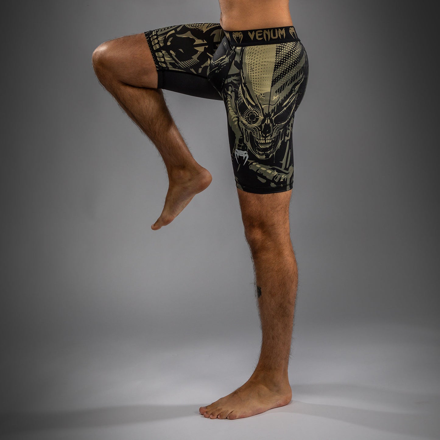 Short de compression Venum Invader - Noir/Sable - product-type_Shorts de compression