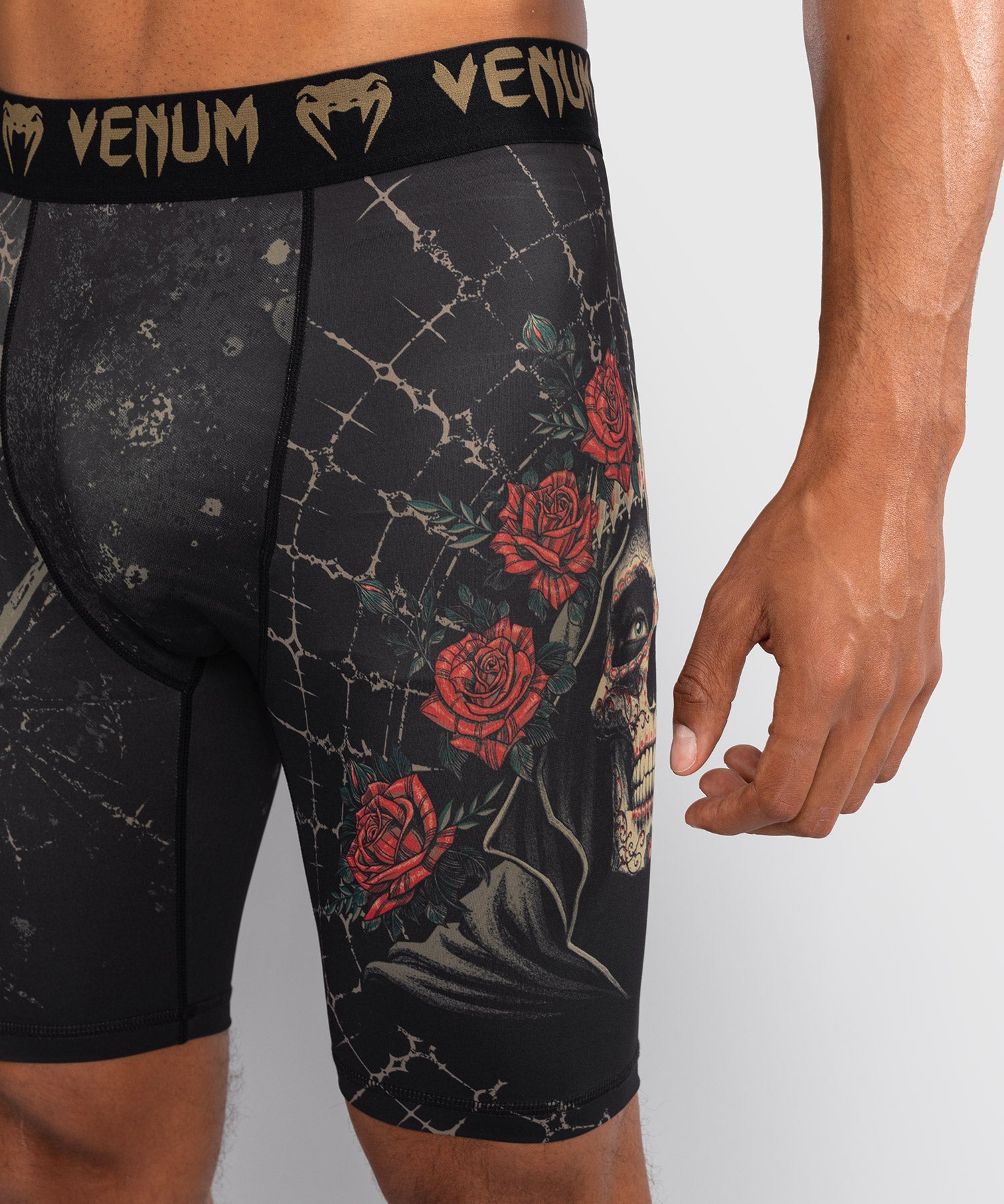 Short de compression pour Hommes Venum Santa Muerte 5.0 - Noir Profond/Or - product-type_Shorts de compression