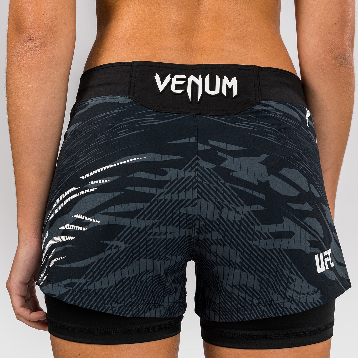 Shorts de Combat pour Femmes UFC Fusion by Venum Personnalisé Authentic Fight Night - Noir - product-type_Shorts de MMA