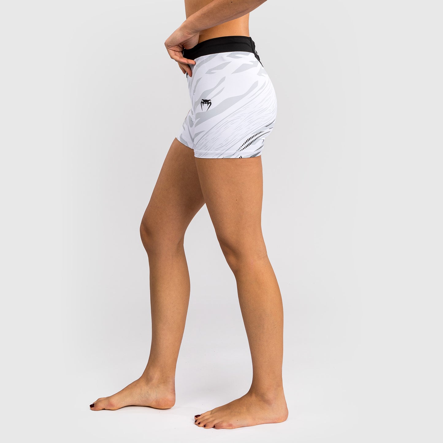 Short de compression pour Femmes UFC Fusion by Venum Authentic Fight Night - Coupe Courte - Blanc - product-type_Shorts de compression