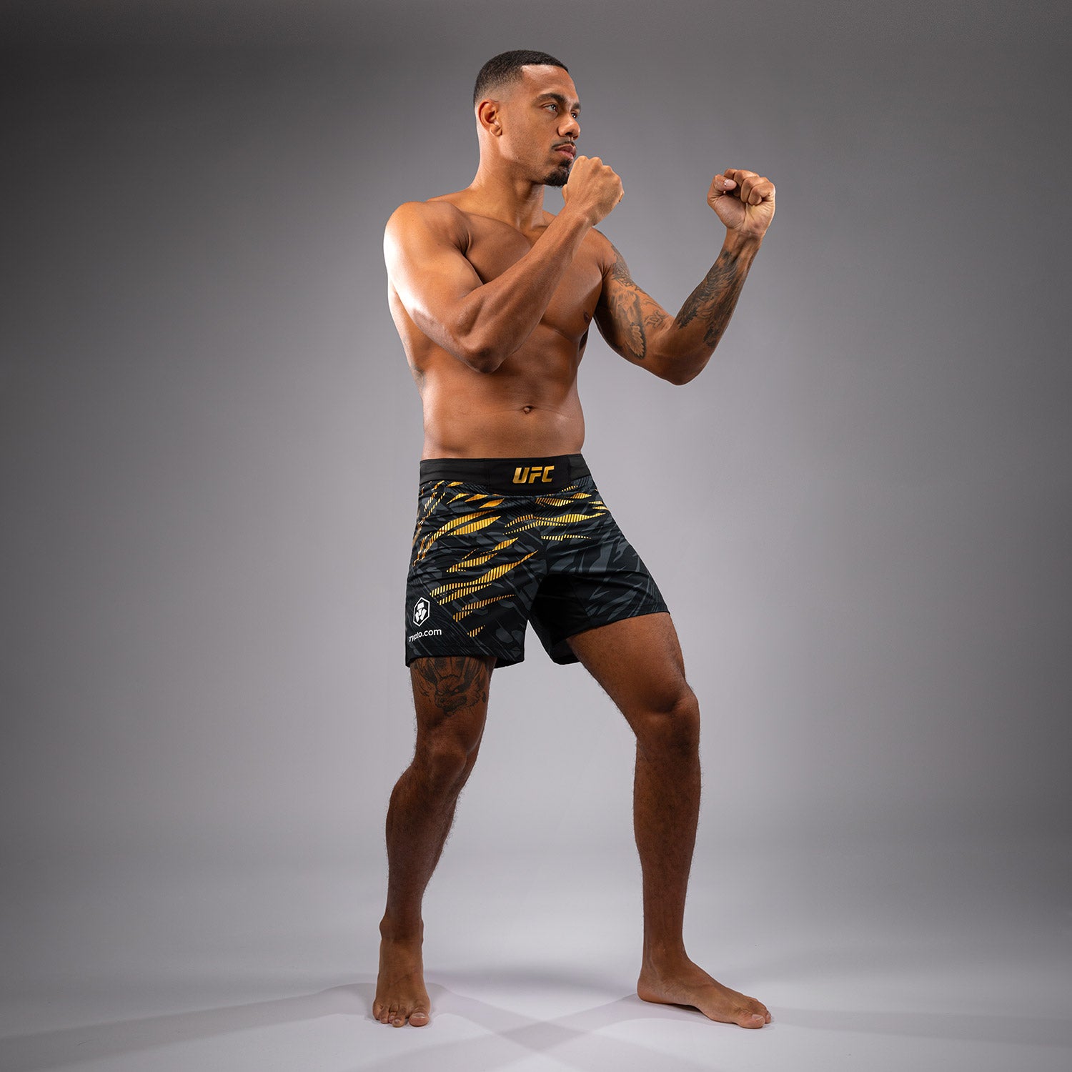 Shorts de Combat pour Hommes UFC Fusion by Venum Authentic Fight Night - Coupe Courte - Champion - product-type_Shorts de MMA