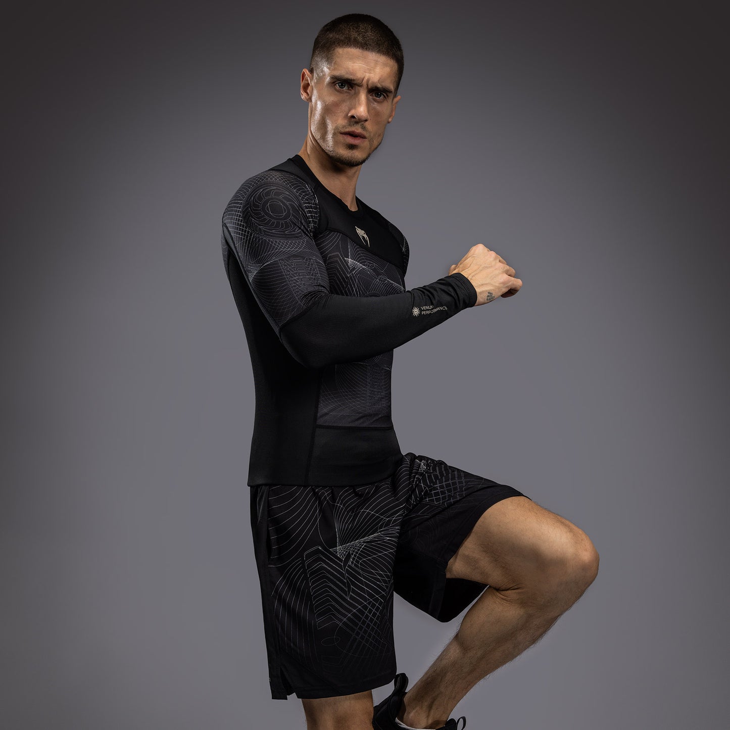 Rashguard à Manches Longues Venum G-Fit Air pour Hommes - Noir Intense/Sable Désert - product-type_T-Shirts de Compression