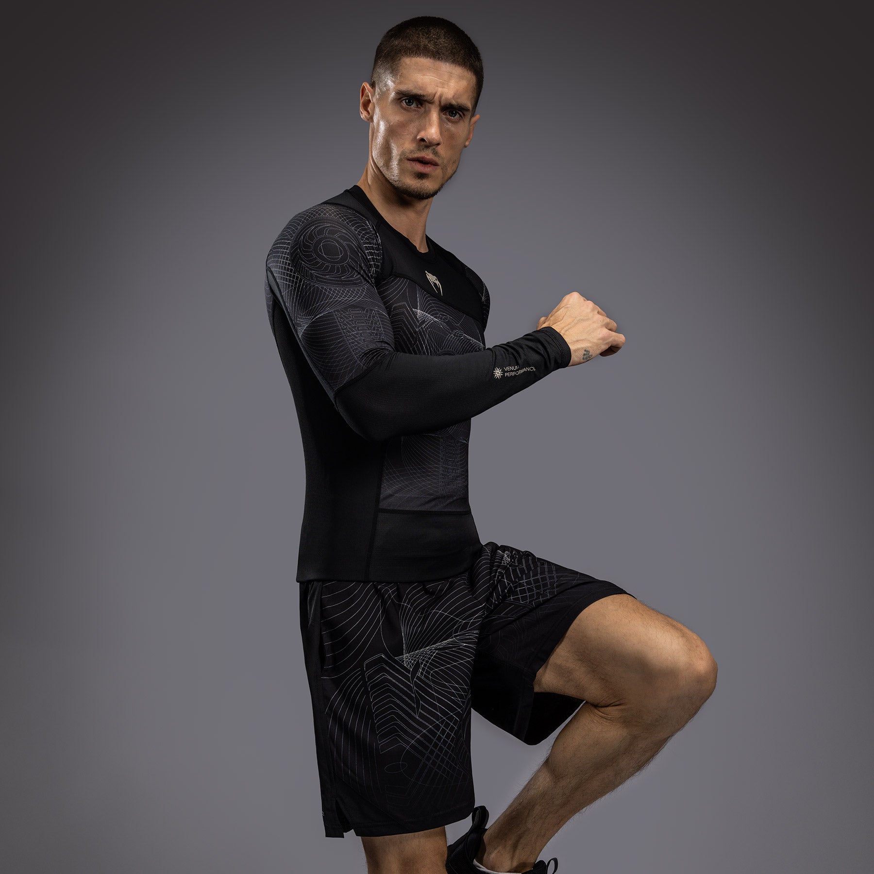 Rashguard à Manches Longues Venum G-Fit Air pour Hommes - Noir Intense/Sable Désert - product-type_T-Shirts de Compression