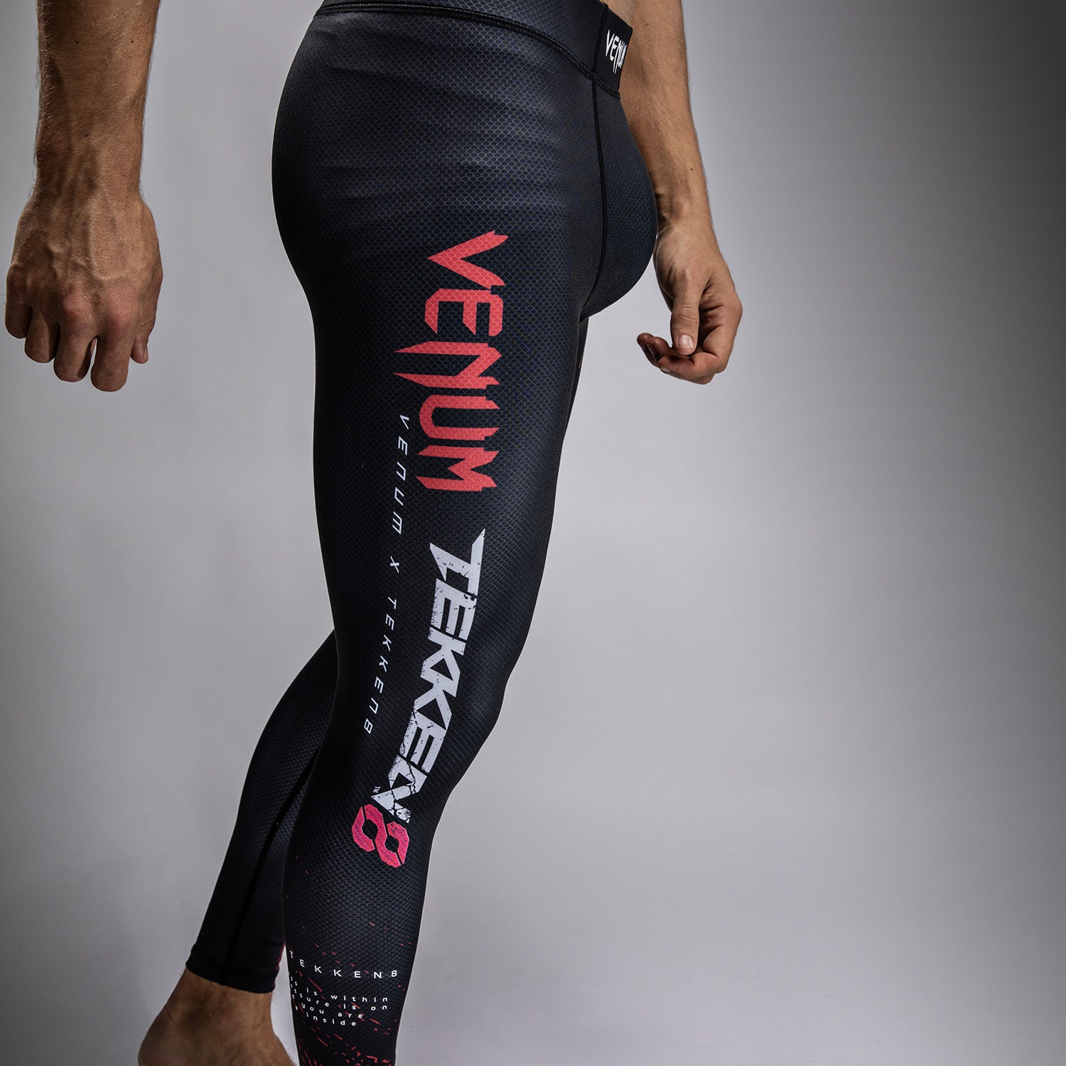 Pantalon de compression Venum x TEKKEN 8 - Marshall Law - Noir/Rouge/Or - product-type_Pantalons de Compression