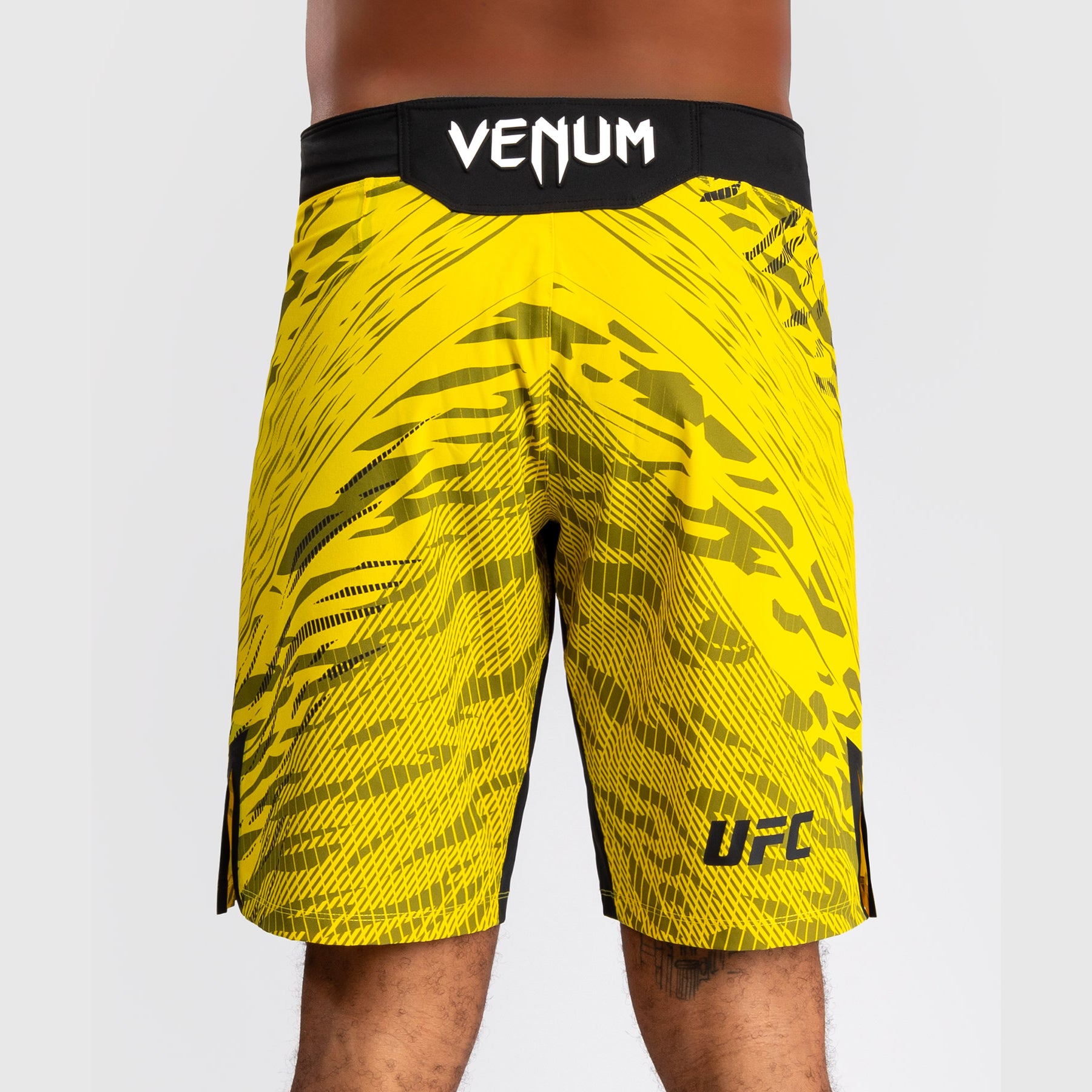 Shorts de Combat pour Hommes UFC Fusion by Venum Authentic Fight Night - Coupe Longue - Jaune - product-type_Shorts de MMA