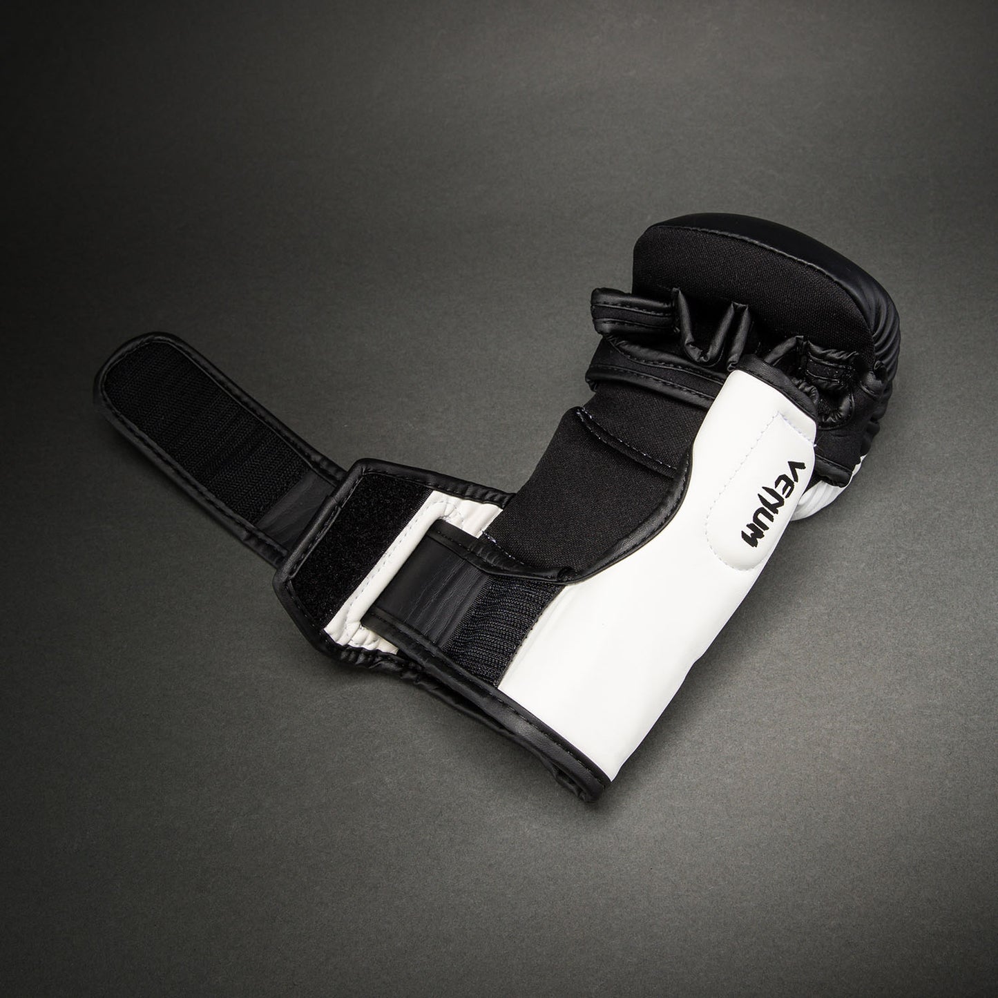 Gants de Sparring Venum Attack 2.0 – Noir/Blanc