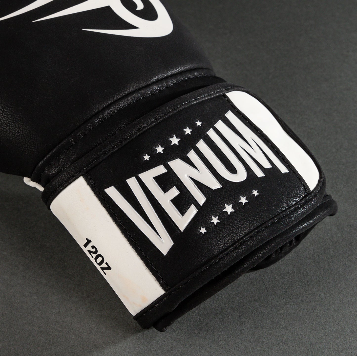Gants de Boxe Venum Mike Tyson Replica - Noir Profond/Blanc Optique