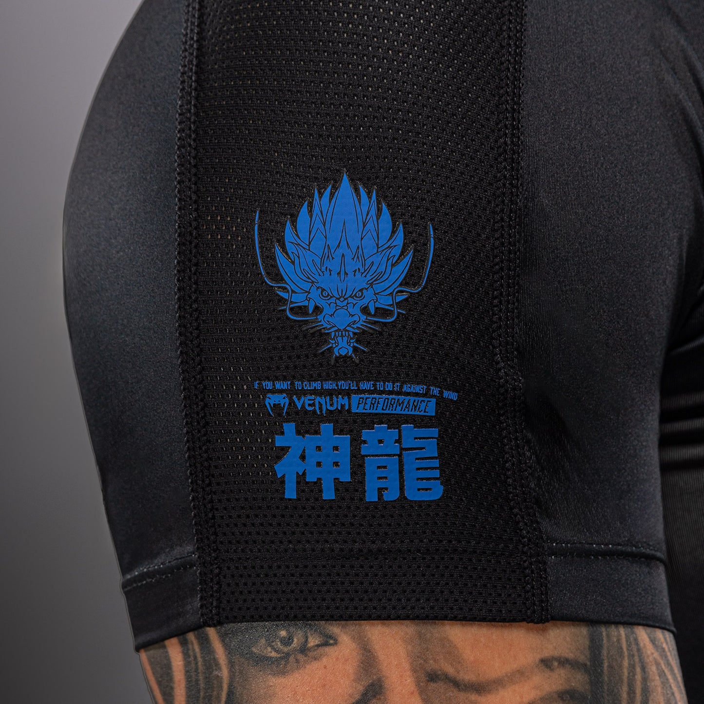 Rashguard à Manches Courtes Venum Thunder Dragon – Noir/Bleu Royal - product-type_T-Shirts de Compression