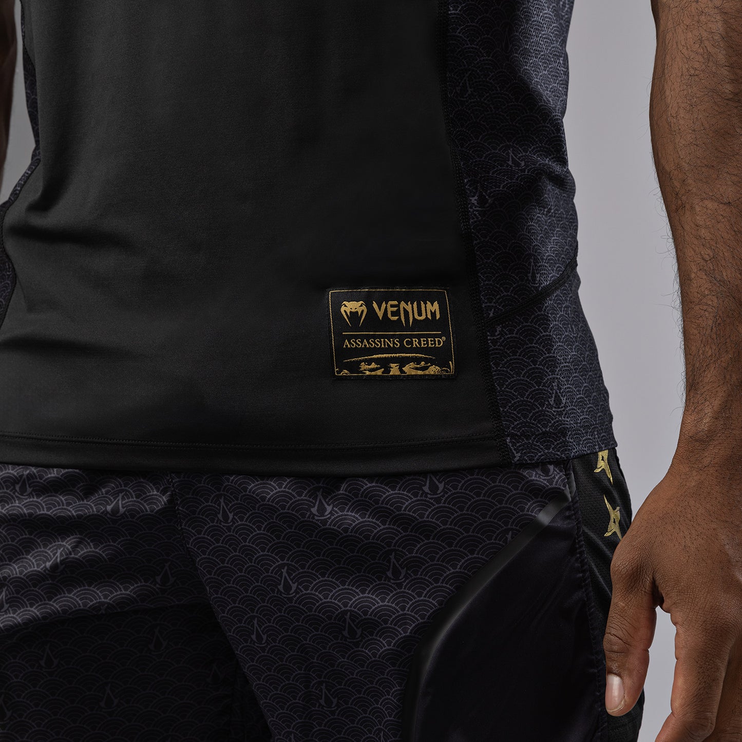 T-shirt Dry-tech Venum x Assassin’s Creed Shadows - Or Noir - product-type_T-Shirts Dry Tech