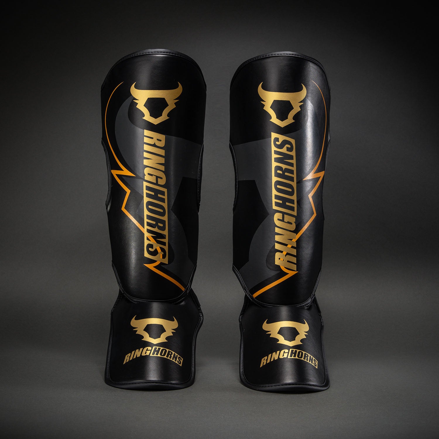 Protège-tibias Ringhorns Charger by Venum – Noir/Or - product-type_Protège-tibias