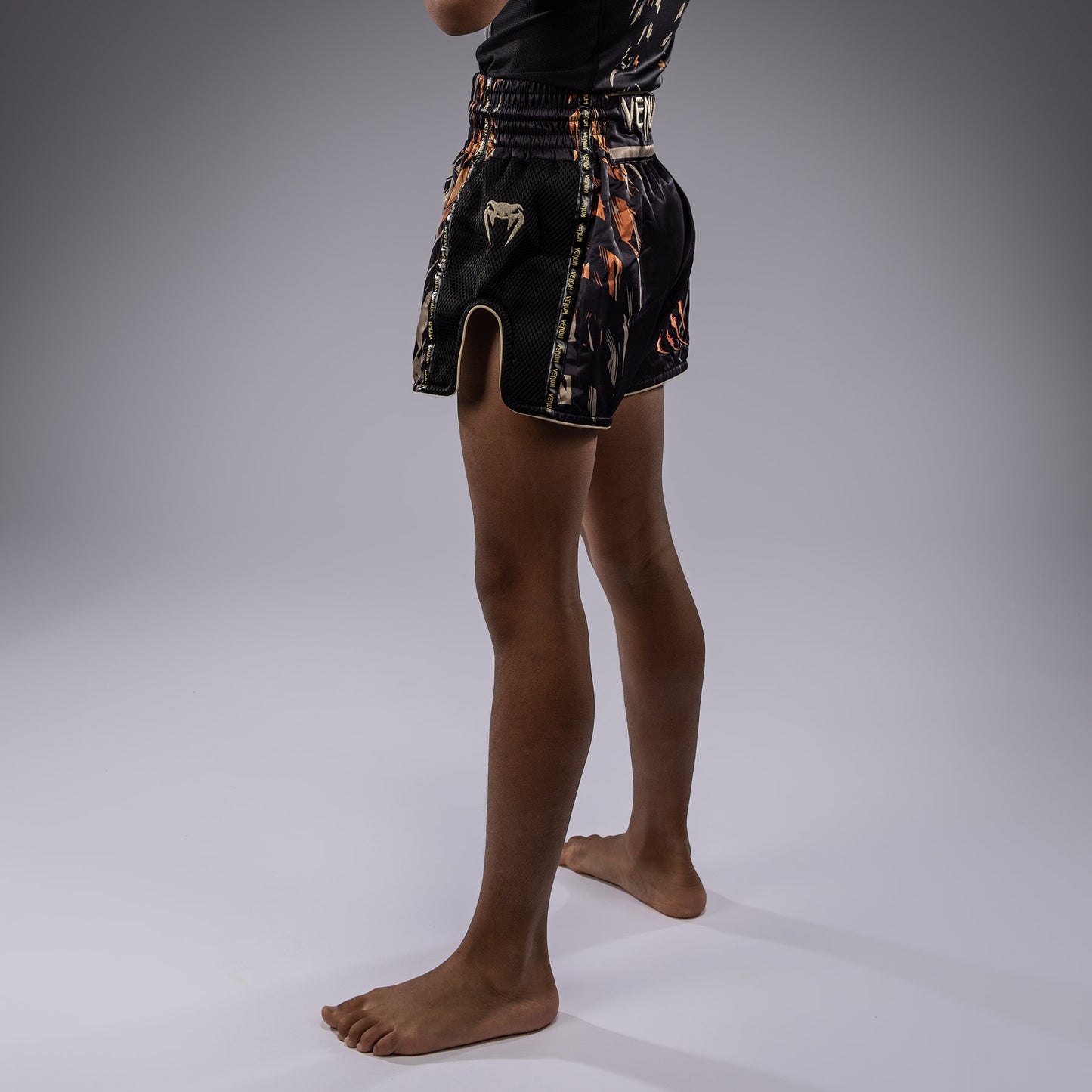 Short Muay Thai Venum Tiger pour Enfants - Noir/Orange Néon - product-type_Shorts de Muay Thai