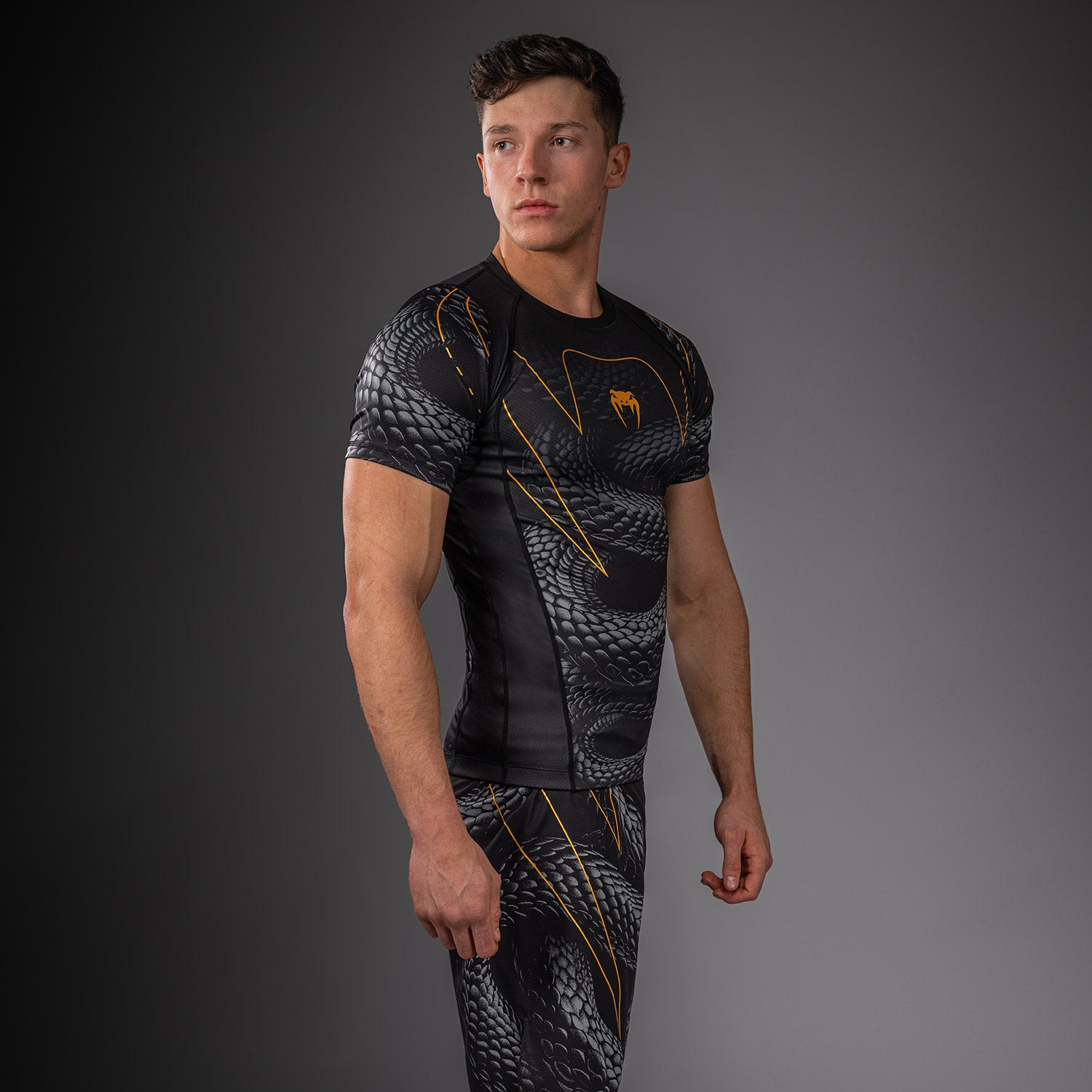 Rashguard à Manches Courtes Venum Matupa - Noir/Gris/Or - product-type_T-Shirts de Compression