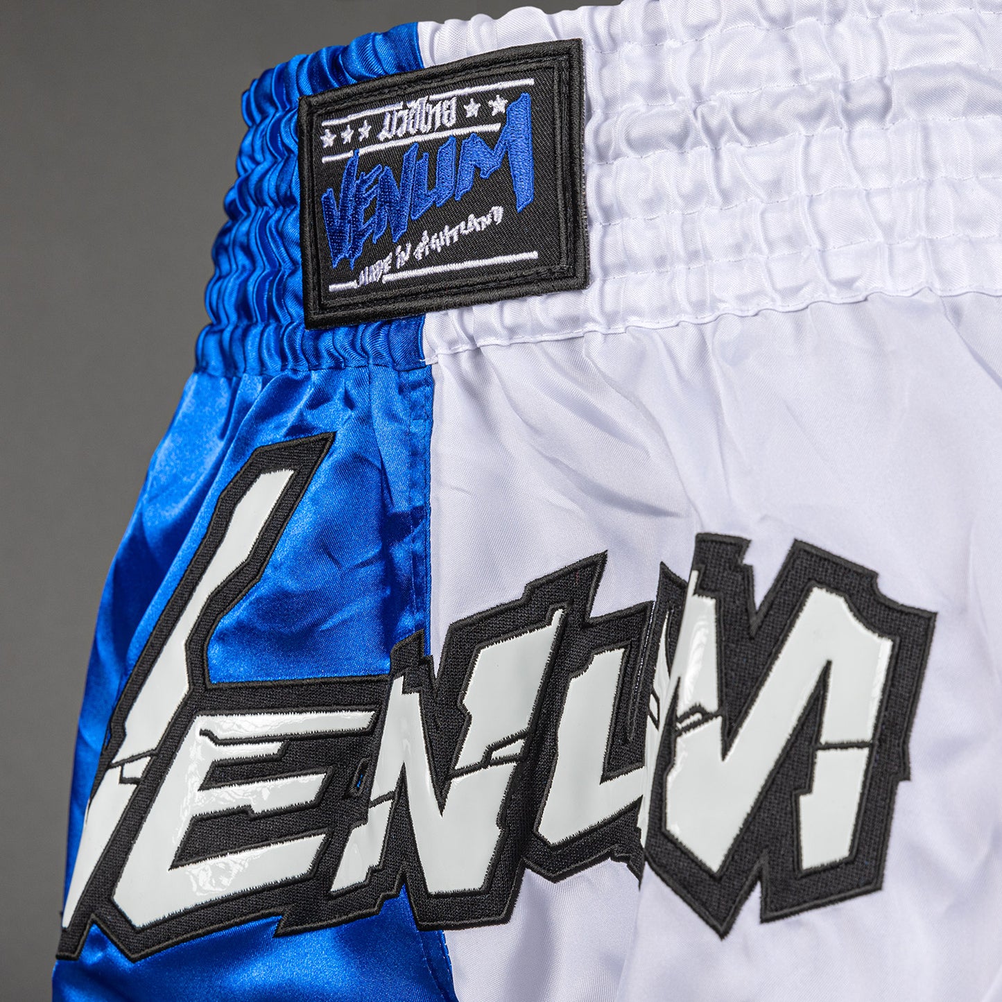 Short de Muay Thai Venum Inferno 2.0 - Blanc/Bleu - product-type_Shorts de Muay Thai